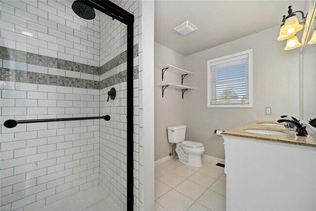 Building Photo - LARCHMONT
