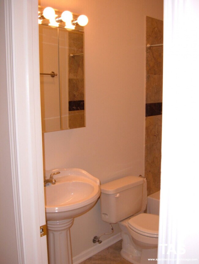 Building Photo - 3735 N Christiana Ave