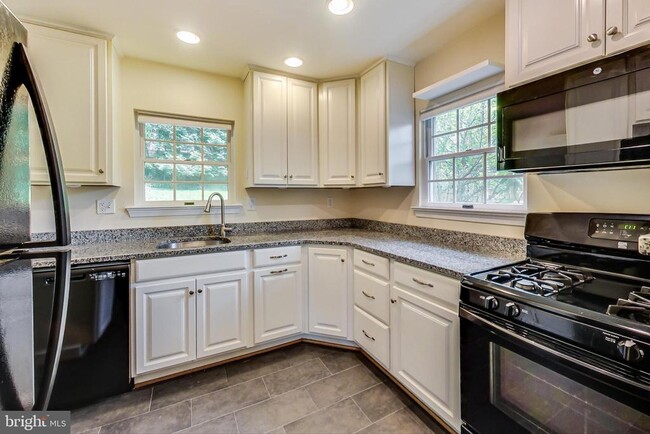 Building Photo - 4709 Edgefield Rd