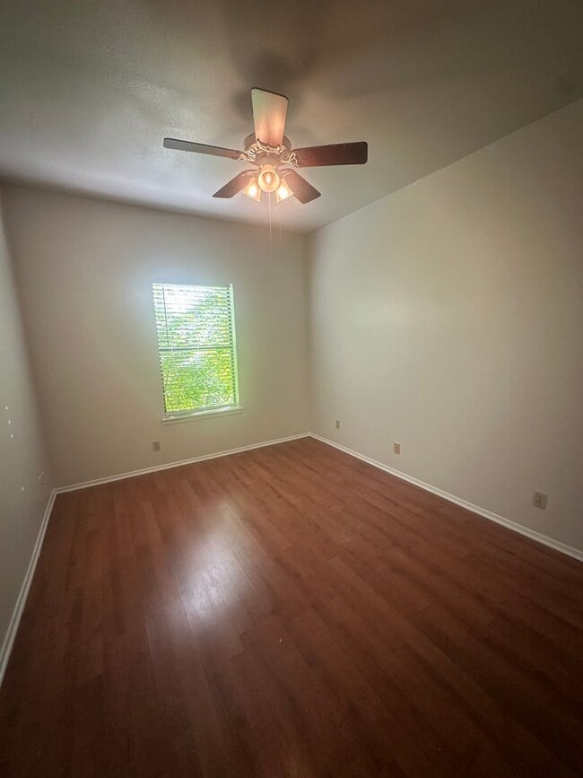 Building Photo - Windtree Condos 60% Commissions