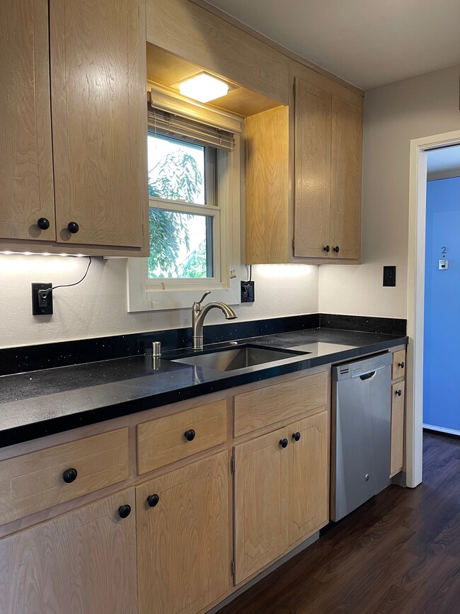 Kitchen - Laurel Terrace