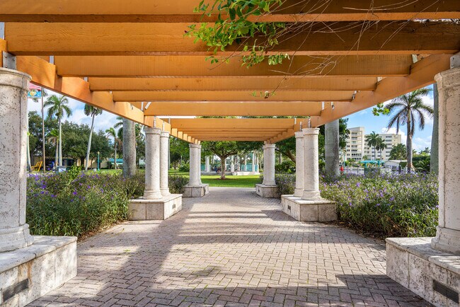 Building Photo - 1055 Crystal Way