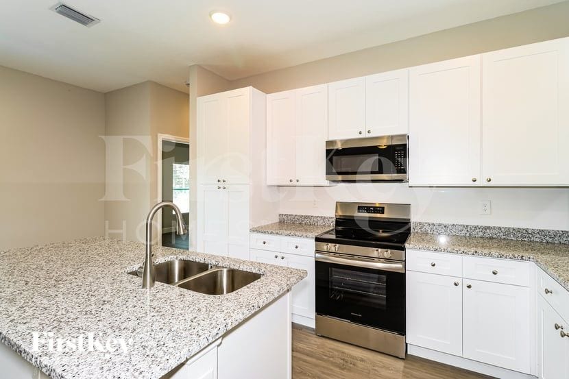 Building Photo - 525 Garbelmann St