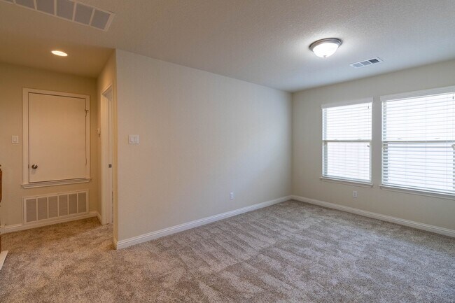 Building Photo - Gorgeous 3 bed / 2.5 bath just North of The Domain!