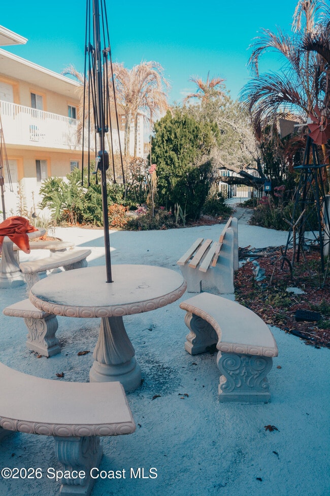 Building Photo - 211 Circle Dr