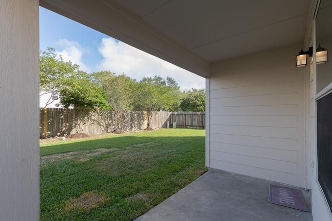 Building Photo - 6105 Larrycrest Dr