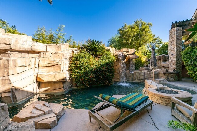 Building Photo - 549 Regents Gate Dr