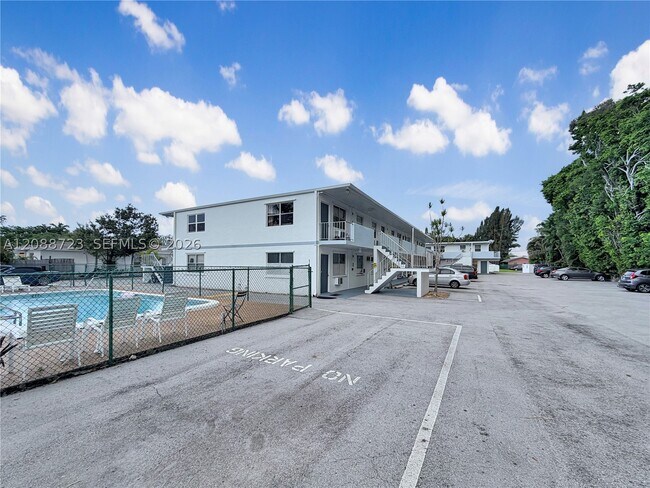Building Photo - 3211 SW 44th St