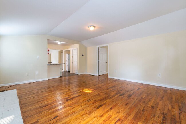 Building Photo - 4-Bedroom Rental in Prime Hapeville Location
