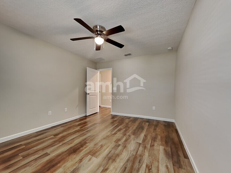 Building Photo - 219 Hemlock Pt