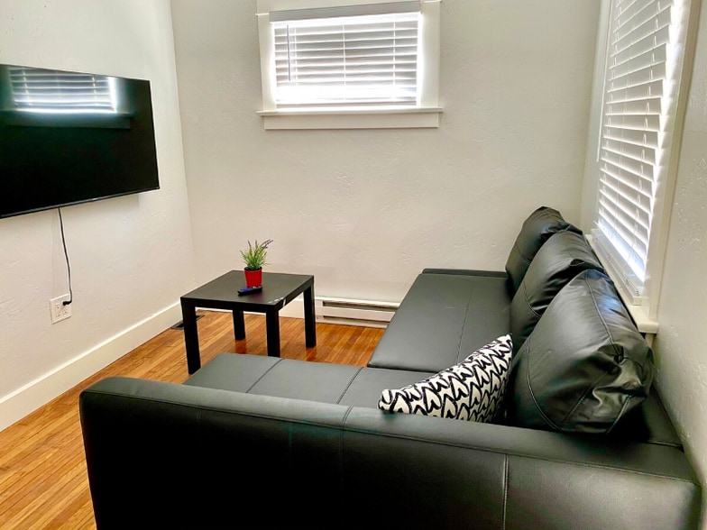 Primary Photo - 4747 35th St