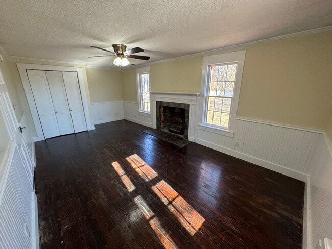 Building Photo - West Iredell Area - 4BR / 3BA + Carport