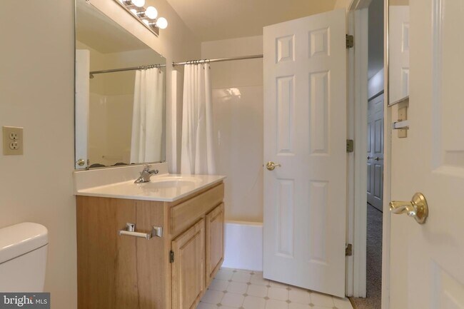 Building Photo - 211 Sparrow Rd