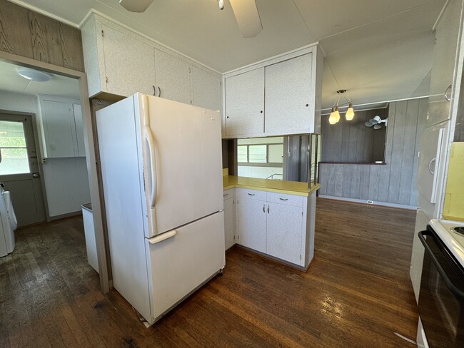 Building Photo - 1412 Kaminaka Dr