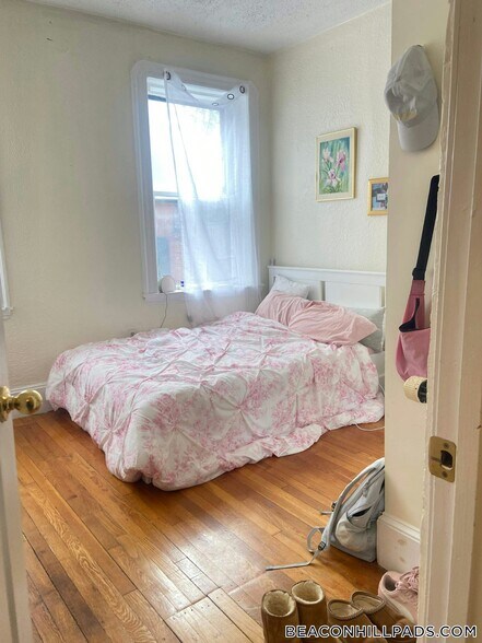 Building Photo - 72 Revere St