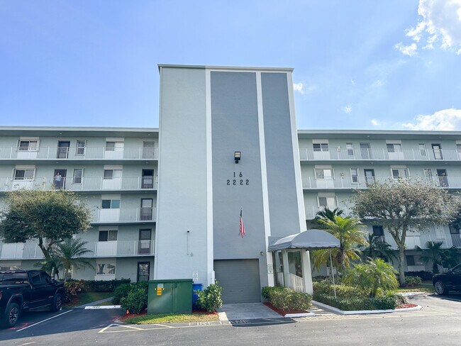 Building Photo - 2222 N Cypress Bend Dr