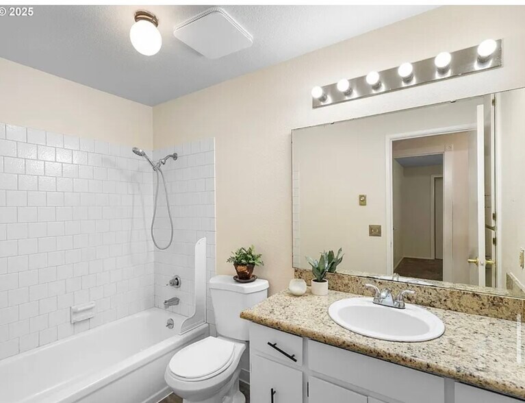 Building Photo - 7116 SW Murray Blvd