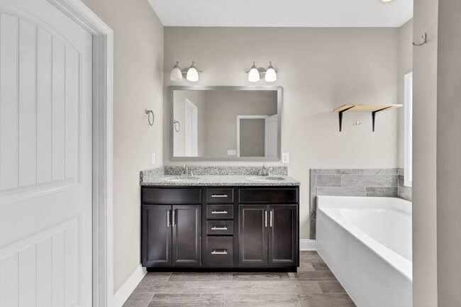 Building Photo - 987 Promenade Dr