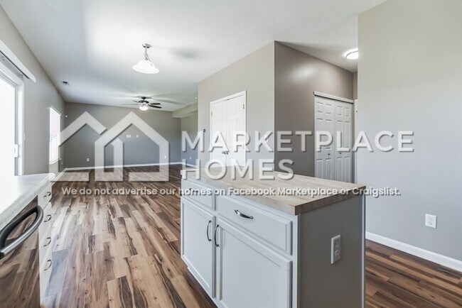 Building Photo - 794 Carolina Way