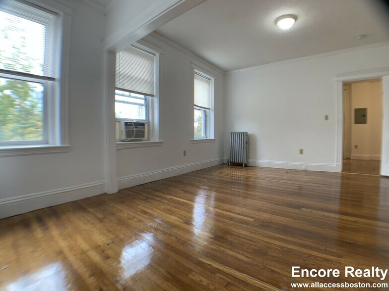 Building Photo - 195 Park Dr