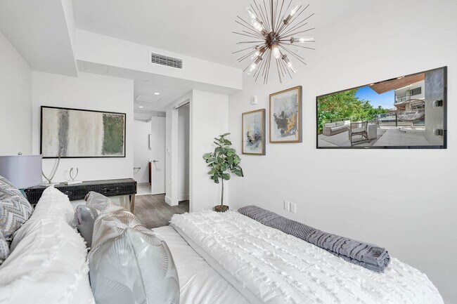 Building Photo - 3040 N Ocean Blvd