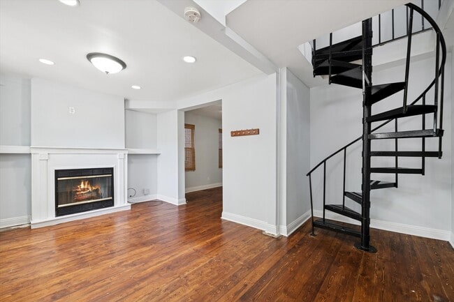 Building Photo - 1426 N Avers Ave