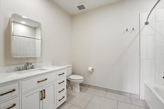 Building Photo - 440 NORTH Ave E