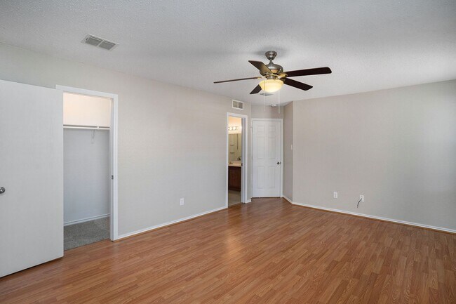 Building Photo - Beautifully Crafted 4-2-2 in Fort Worth!