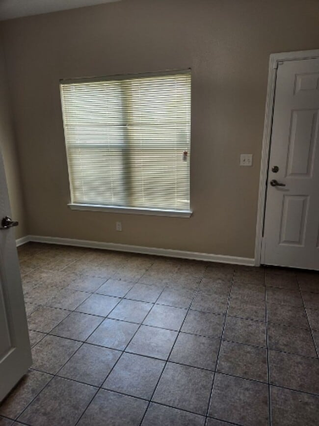 Building Photo - House for Rent