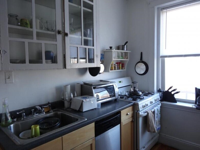 Building Photo - 45 Ashford St