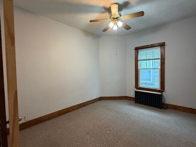 Building Photo - 628 E 3rd St