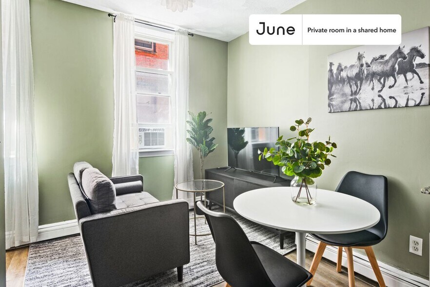 Building Photo - Room in Shared 3 bed/1 bath home