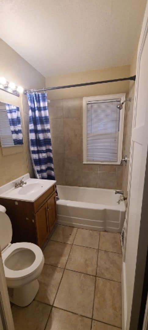 Building Photo - Charming 2 bedroom single family home near Lincoln Park