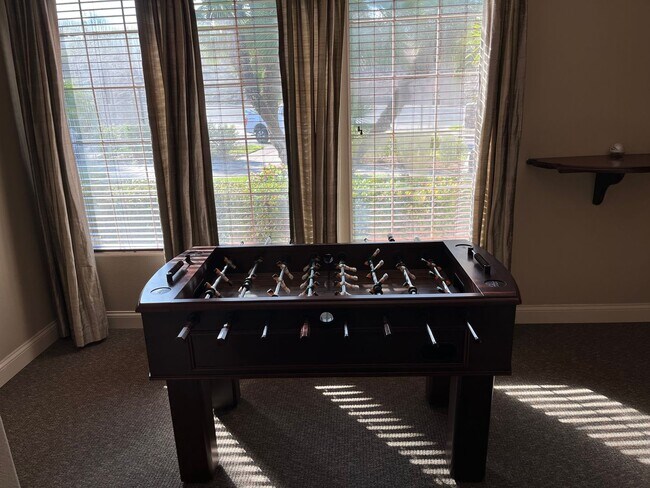 Building Photo - 2 Bedroom 2 Bathroom Condo in the Heart of Canyon Crest, Riverside!
