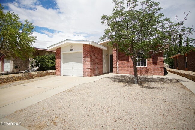 Building Photo - 1686 St Stephen Pl