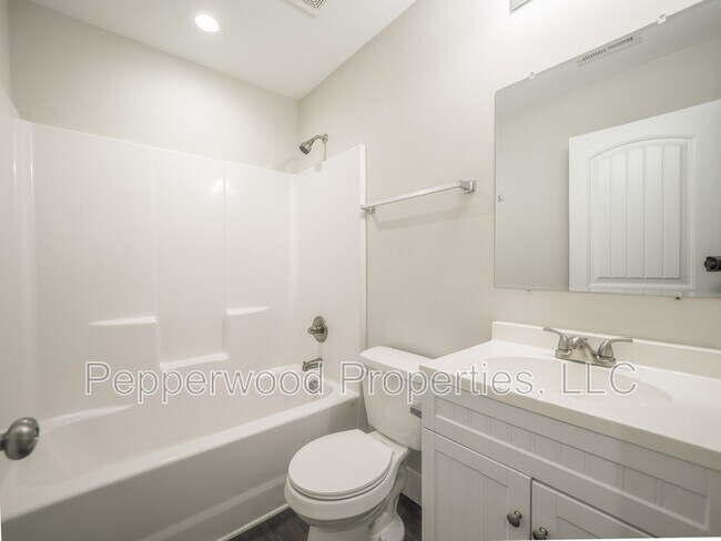 Building Photo - 40 Creekside Ln