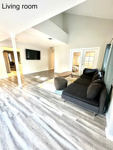 Building Photo - 2037 Robert Way