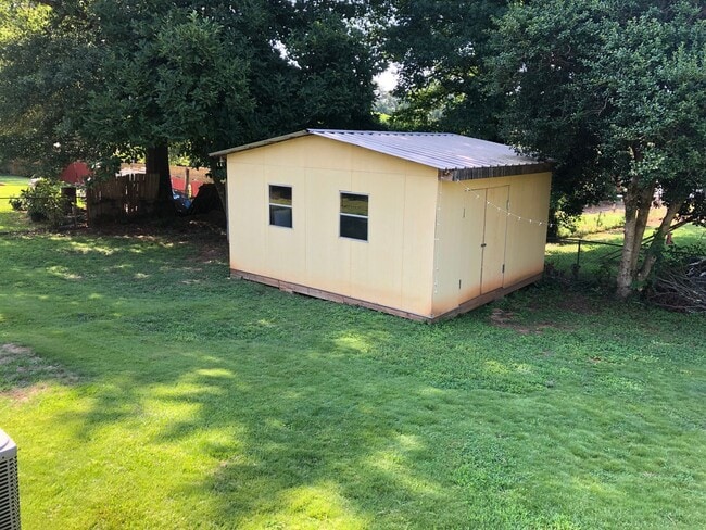 Building Photo - Available August!