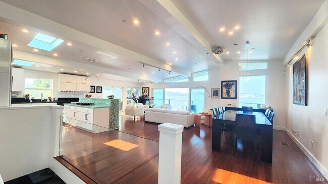 Building Photo - 5148 Paradise Dr