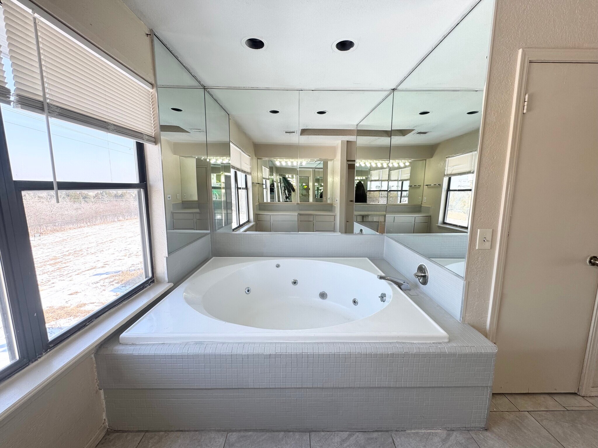 Building Photo - 401 NE 115th St