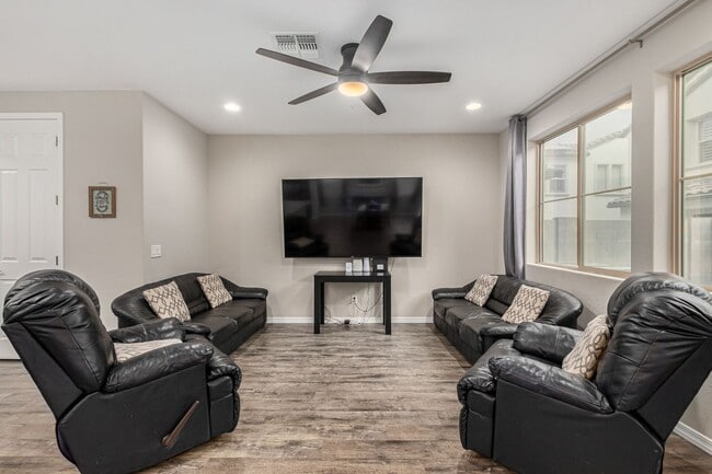 Building Photo - SONORAN FOOTHILLS 4 BEDROOM 2.5 SFH