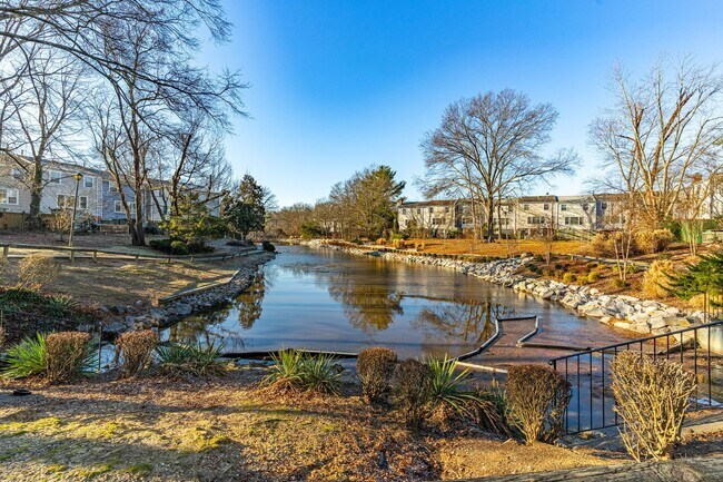 Building Photo - Renovated Home in Pinewood Lake Neighborhood