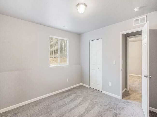 Building Photo - Beautiful family home in Fowlerville