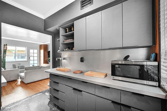 Building Photo - 736 13th St
