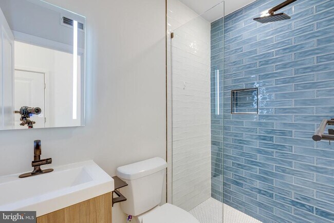 Building Photo - 1535 N 6th St