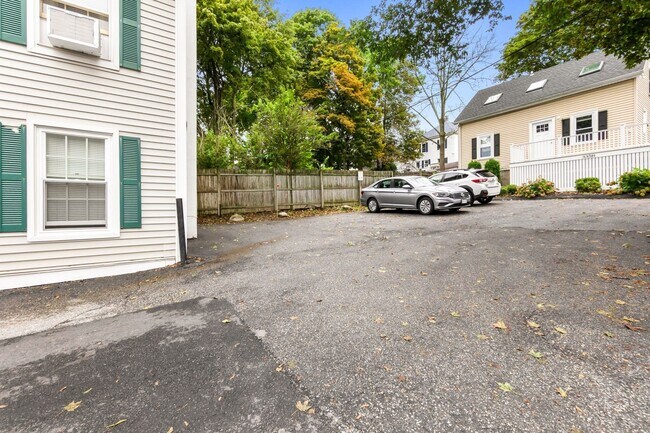 Building Photo - 335 Cabot St