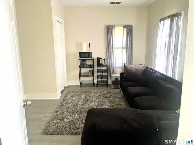 Building Photo - 233 Valley St