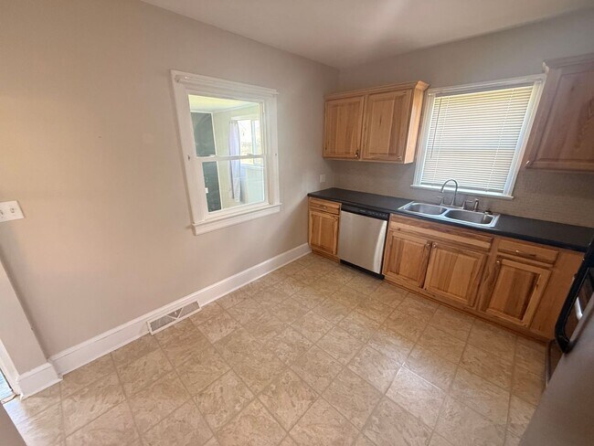 Building Photo - Christiansburg, 3 BR / 1.5 BA, Available for rent