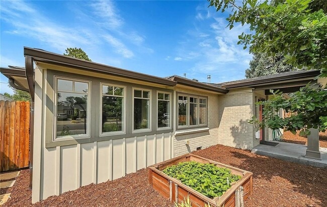 Building Photo - 3BD, 3BA Home Near Central Park with Bonus Casita