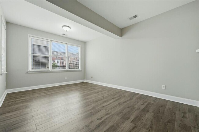 Building Photo - 319 Creekbank Way SE